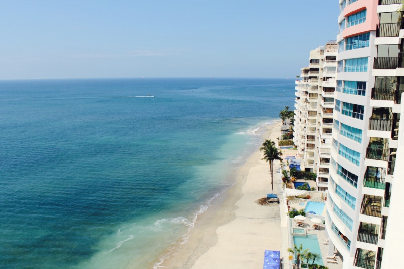 chambre-hote-BRIANCONNET-min_beach_ocean_shore_hotel_palm_tree-33726